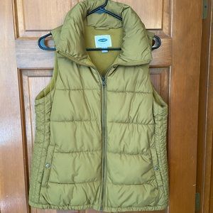 NWOT Old Navy Puffer Vest
